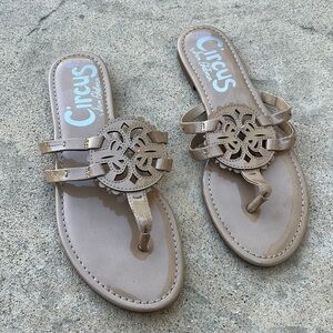 Circus by Sam Edelman Cherri Tan Patent Leather Thong Sandal Women's Size 8